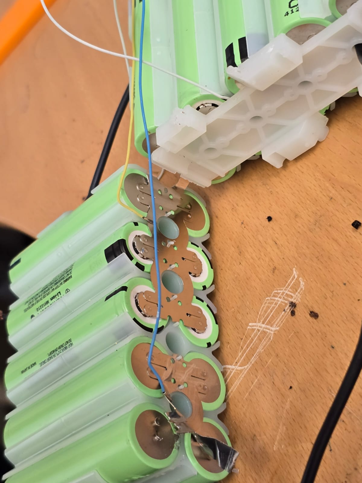 Opened Makita battery pack showing the individual cells